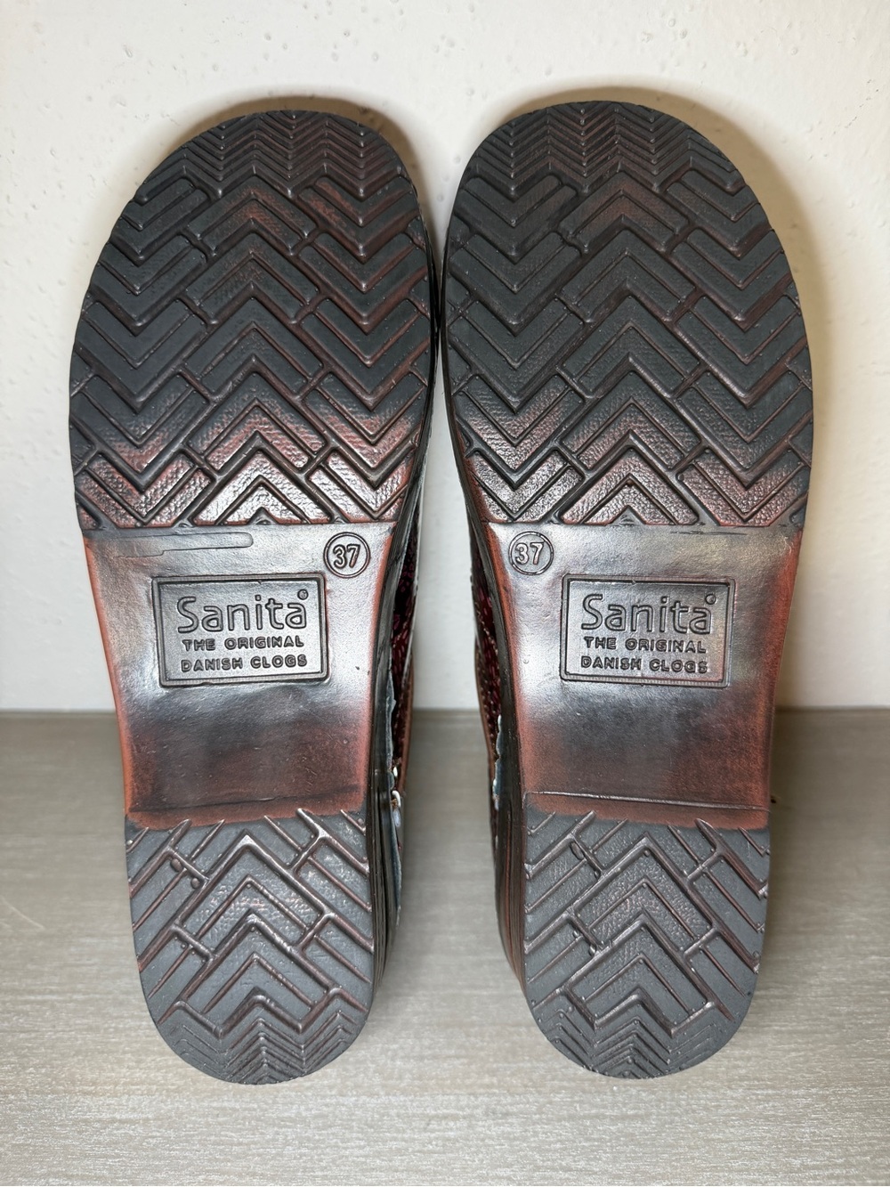 Sanita Women’s Professional Nursing Clogs, Burgundy Petals Leather EU 37 US 6 - Picture 8 of 8